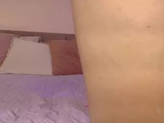 KellyBigpussylips's Live Sex Cam Show