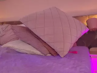 KellyBigpussylips's Live Sex Cam Show