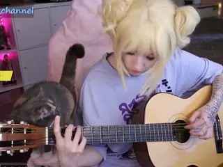 yourcutewaifu's Live Sex Cam Show