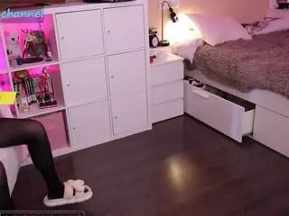 yourcutewaifu's Live Sex Cam Show