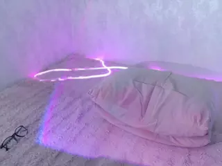 QuinnyEstel's Live Sex Cam Show