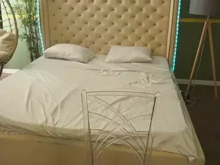 MilaMoonn's Live Sex Cam Show