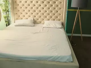 MilaMoonn's Live Sex Cam Show