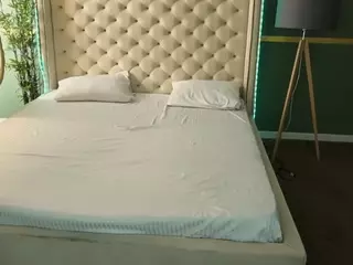 MilaMoonn's Live Sex Cam Show