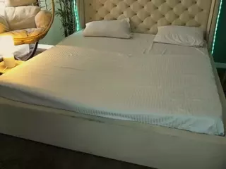 MilaMoonn's Live Sex Cam Show