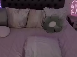 xlau123x's Live Sex Cam Show