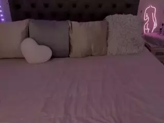 xlau123x's Live Sex Cam Show