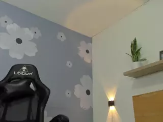 aixa-15's Live Sex Cam Show