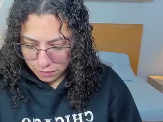 aixa-15's Live Sex Cam Show