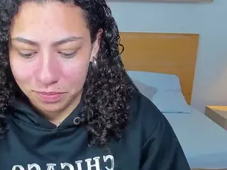 aixa-15's Live Sex Cam Show