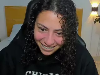 aixa-15's Live Sex Cam Show