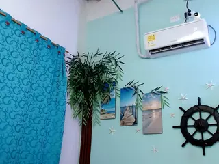 adelastargirl44's Live Sex Cam Show