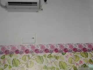 alisontitsmilk19's Live Sex Cam Show