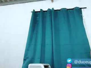 Xandhugetits's Live Sex Cam Show