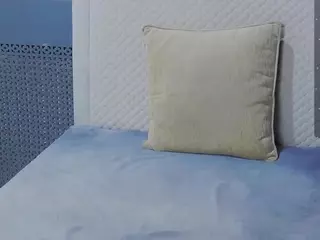 KiraNigh's Live Sex Cam Show