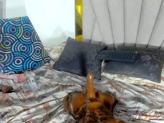 Evelonga707's Live Sex Cam Show