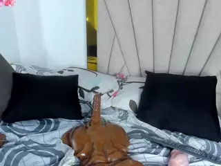Evelonga707's Live Sex Cam Show