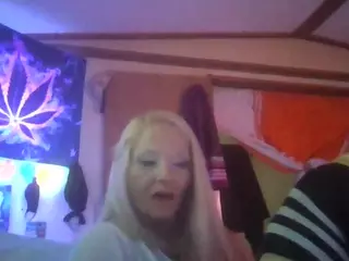 Lilbit44's Live Sex Cam Show