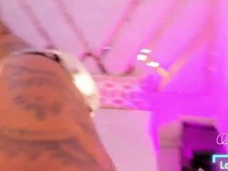 Live cam show with Mariana Santos