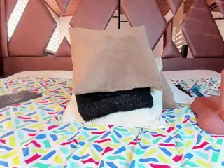 Millyy-Bakerr's Live Sex Cam Show