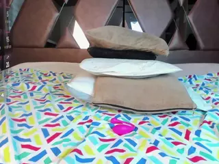 Millyy-Bakerr's Live Sex Cam Show