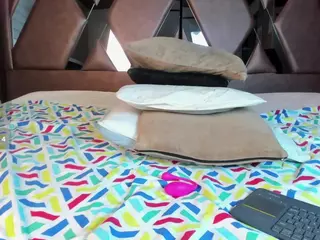 Millyy-Bakerr's Live Sex Cam Show
