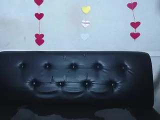 LuciaMii's Live Sex Cam Show