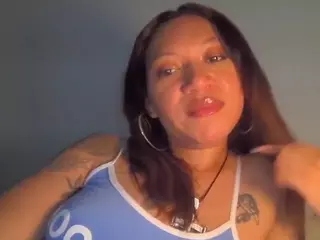 Slimthickxxx's Live Sex Cam Show