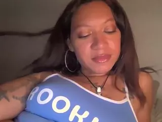 Slimthickxxx's Live Sex Cam Show