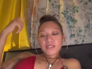 Slimthickxxx's Live Sex Cam Show