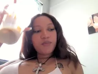 Slimthickxxx's Live Sex Cam Show
