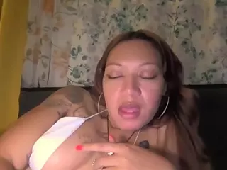 Slimthickxxx's Live Sex Cam Show