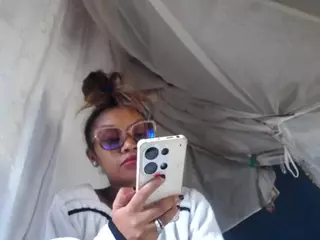 goddessmia777's Live Sex Cam Show