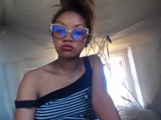 goddessmia777's Live Sex Cam Show