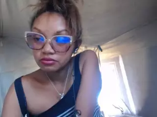 goddessmia777's Live Sex Cam Show