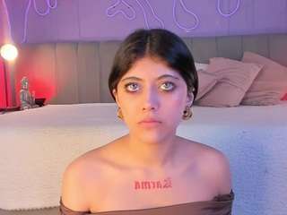 Live cam show with Curvy Corinne
