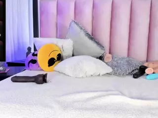MilliMattell's Live Sex Cam Show
