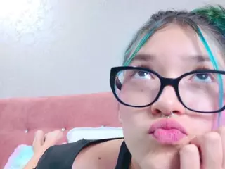 AlliciaKim18's Live Sex Cam Show