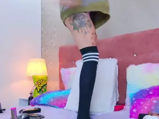 AlliciaKim18's Live Sex Cam Show