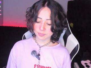 Live cam show with Frida Lassi