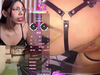 Luna's Live Sex Cam Show