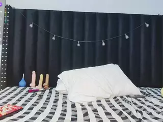 petitelittleebony's Live Sex Cam Show