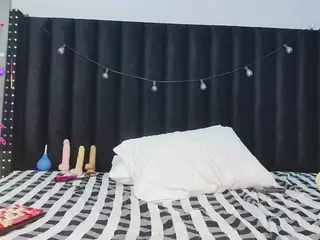 petitelittleebony's Live Sex Cam Show