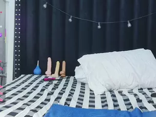 petitelittleebony's Live Sex Cam Show