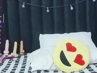 petitelittleebony's Live Sex Cam Show