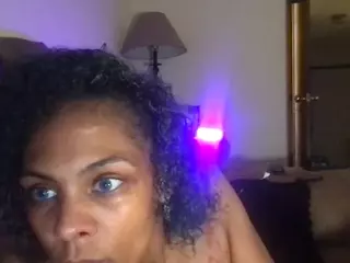 nesatakediggzz's Live Sex Cam Show