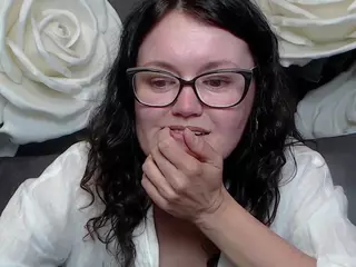 LolaHikls's Live Sex Cam Show