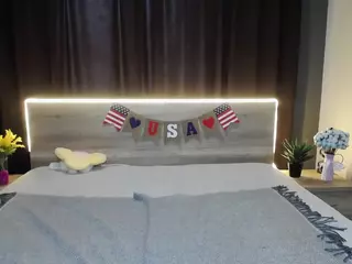 LolaHikls's Live Sex Cam Show