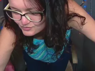 LolaHikls's Live Sex Cam Show