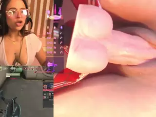 CookiesAndBoots's Live Sex Cam Show